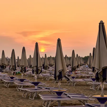 Sea View Flat Few Steps From The Appartamento Bibione